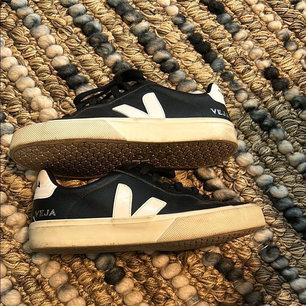 Veja women’s campo Black and White leather Sneakers